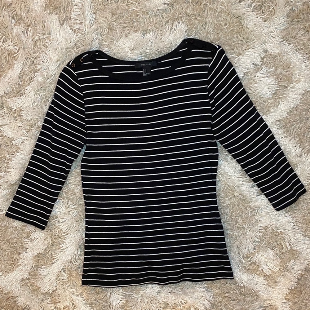 Striped Black & White 3/4 Sleeve Top